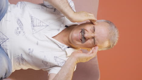 Vertical-video-of-Old-man-with-headache.